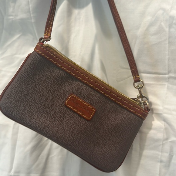 VTG 2000 Dooney & Bourke Slim wristlet, beige tan brown - Picture 1 of 5